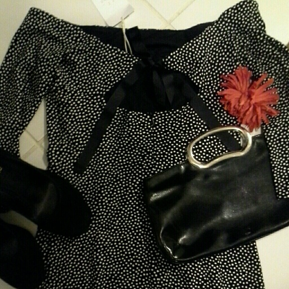 Zara Dresses & Skirts - Zara Dress w / free black clutch